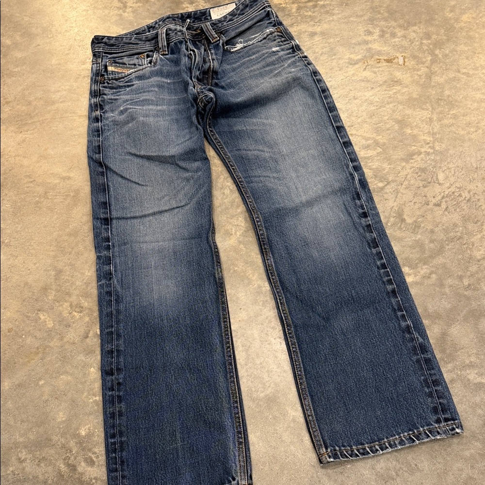 Classic Straight-Leg Denim Jeans - Picture 6 of 12